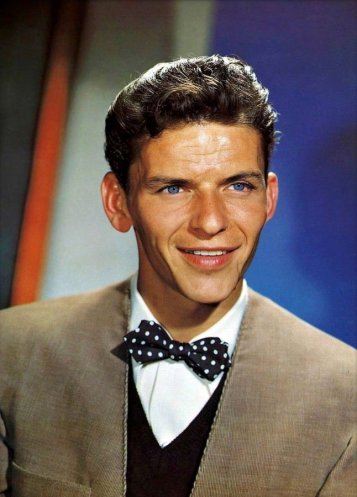 frank-sinatra-wearing-a-polka-dot-bow-tie-with-pointed-ends-646x900